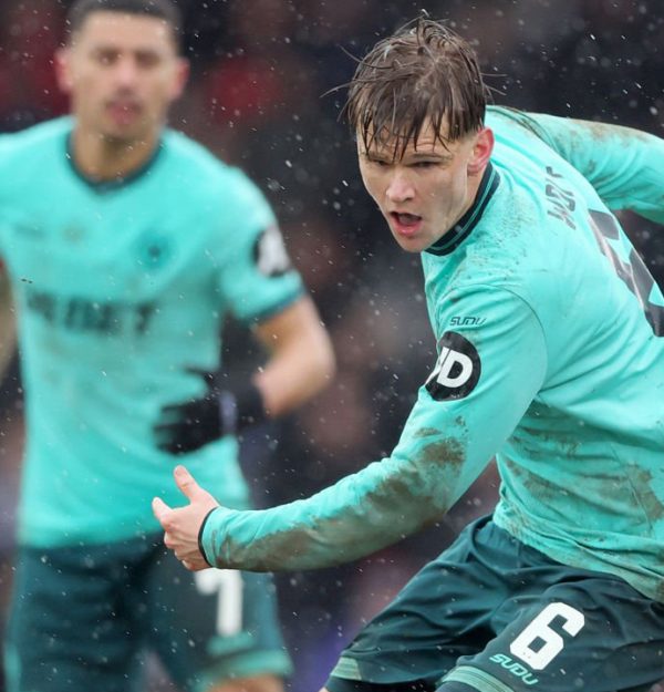 Momen Wolves Menang Susah Payah Di Lapangan Berlumpur Kandang Tim Kasta 4 Inggris