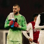 7 Penyelamatan Di Laga Perdana! Debut Maarten Paes Bersama Ajax, Ini Analisis Lengkap Di Baliknya maarten_paes_kiri