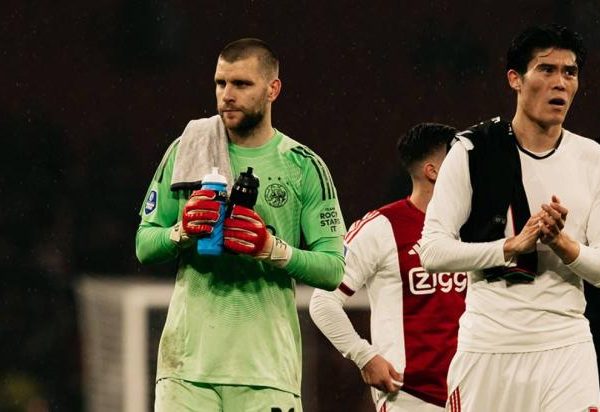 7 Penyelamatan Di Laga Perdana! Debut Maarten Paes Bersama Ajax, Ini Analisis Lengkap Di Baliknya