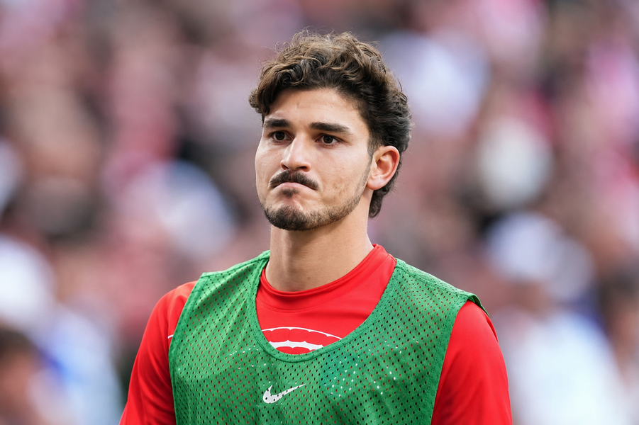 alan shearer sarankan arsenal boyong julian alvarez