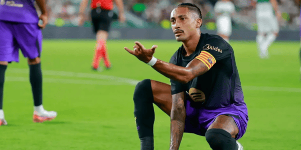 Raphinha Selebrasi “Spider-Man” ala Julian Alvarez, Ini Alasan Sebenarnya