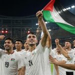 Palestina Hancurkan China 5-0, Al-Hamlawi dan Dabbagh Brace Pemain Timnas Palestina merayakan kemenangan 5-0 atas China di stadion Chongqing