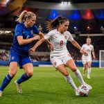 Play-off Kualifikasi Piala Dunia Wanita 2027 Dimulai Pemain sepak bola wanita bertanding dalam suasana play-off kualifikasi di stadion