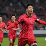 Son Heung-min merayakan gol untuk Korea Selatan dalam laga melawan Uzbekistan di stadion
