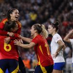 Spanyol Menang 2-0 atas Amerika Serikat, Guijarro dan Navarro Bikin USWNT Terkejut Pemain Spanyol merayakan kemenangan atas Amerika Serikat dalam pertandingan sepak bola putri internasional di stadion